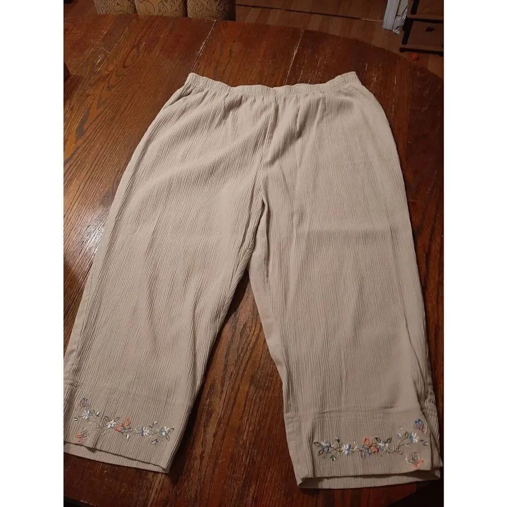 20W Nikki Tan Crepe Elastic Waist Capri Casual Pants with Pockets Embellished